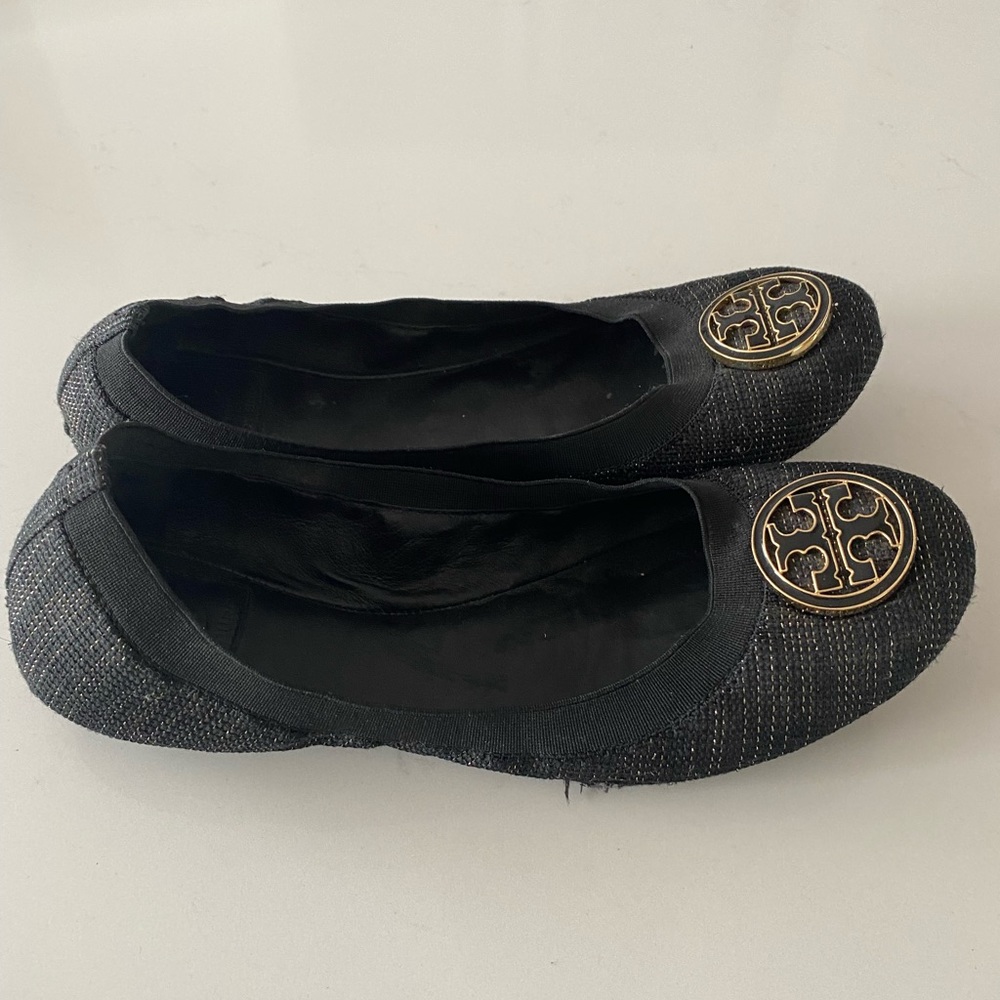 Ballerinas Black and gold.  As good as new.